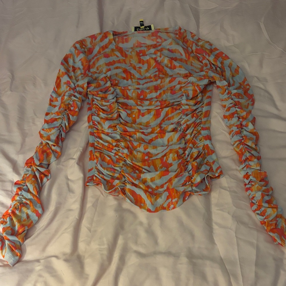 Ruched Long-Sleeve Printed Tee in Orange & Light Blue - Unknown Brand